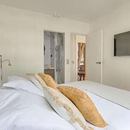 Апартаменты Heart Marais Luxury 2br Ac By Melvane