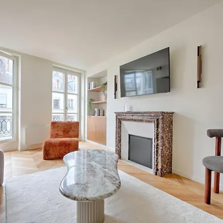 Heart Marais Luxury 2br Ac By Melvane *