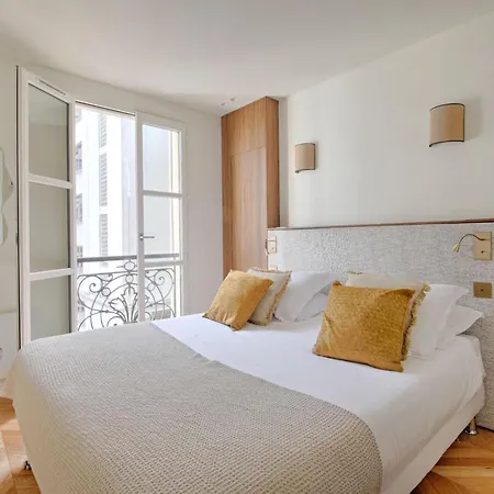 Heart Marais Luxury 2br Ac By Melvane *