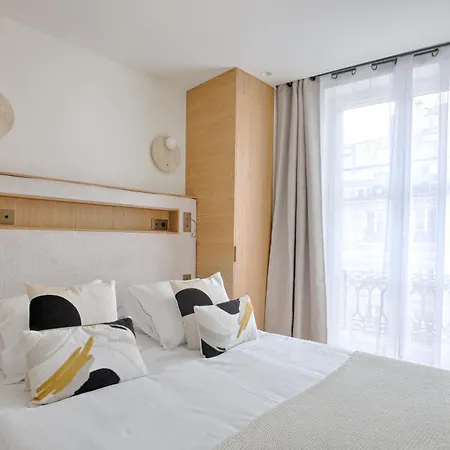 Apartman Heart Marais Luxury 2br Ac By Melvane