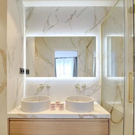 Heart Marais Luxury 2br Ac By Melvane *