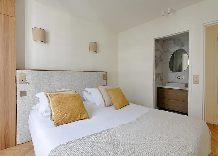 Heart Marais Luxury 2br Ac By Melvane
