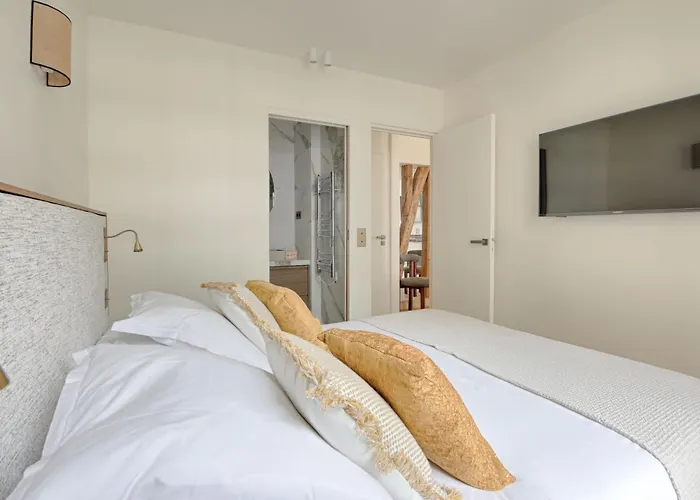 Apartment Heart Marais Luxury 2br Ac By Melvane