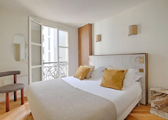 Heart Marais Luxury 2br Ac By Melvane *