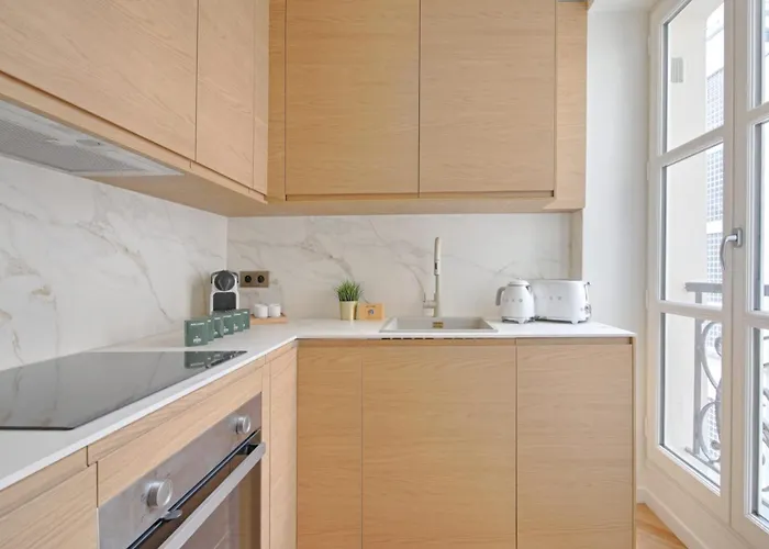 Heart Marais Luxury 2br Ac By Melvane