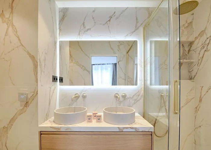 Heart Marais Luxury 2br Ac By Melvane *